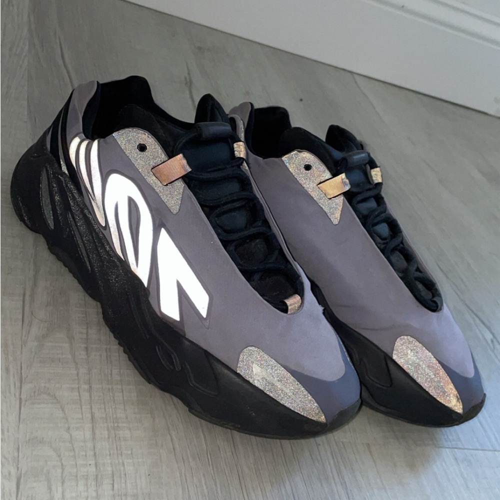 Yeezy Boost 700 MNVN